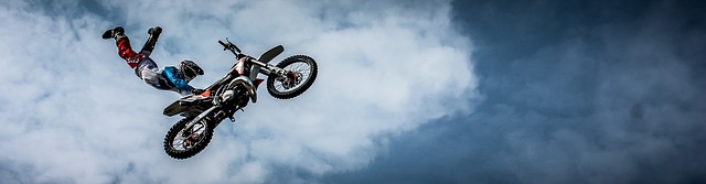 skok na motorce.jpg
